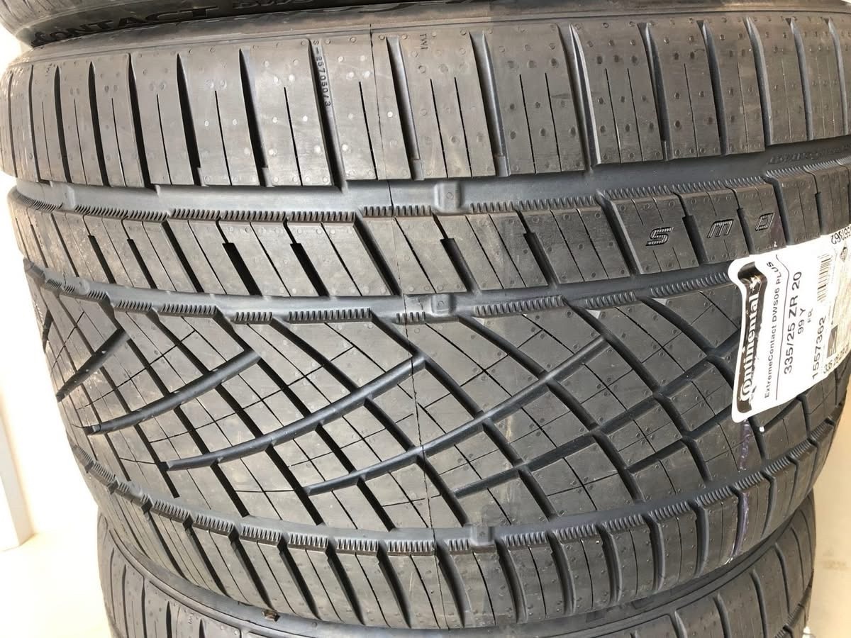 CONTINENTAL EXTREME CONTACT DWS 06 PLUS CORVETTE TIRE - Image 3